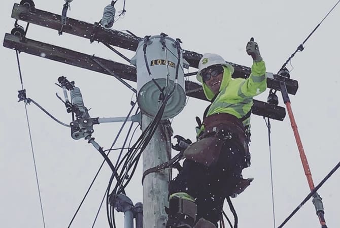 Lineworker snow outage